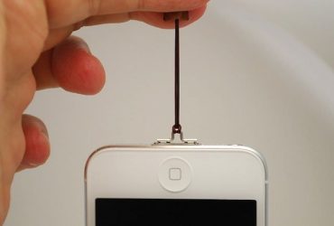 Con il laccetto cavo, il vostro iPhone è al sicuro 9
