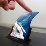 LG presenta il pannello da 5 pollici infrangibile e flessibile OLED 2