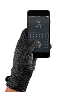 double-layered-touchscreen-gloves-001