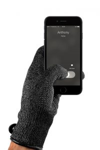 double-layered-touchscreen-gloves-002