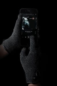 double-layered-touchscreen-gloves-003