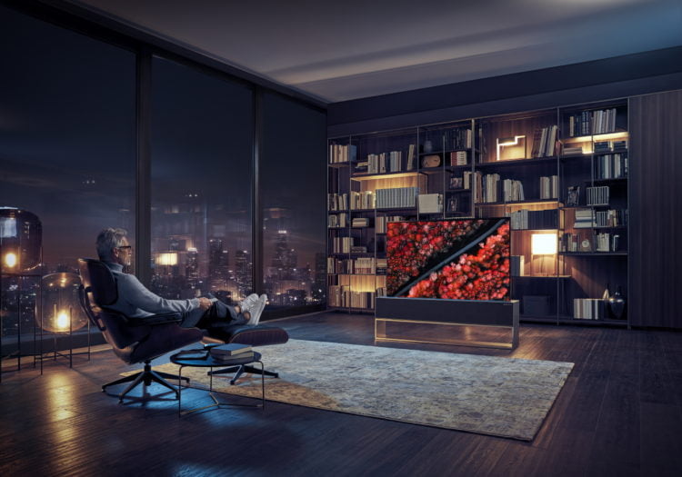 CES 2019, LG svela il primo TV OLED arrotolabile al mondo 1